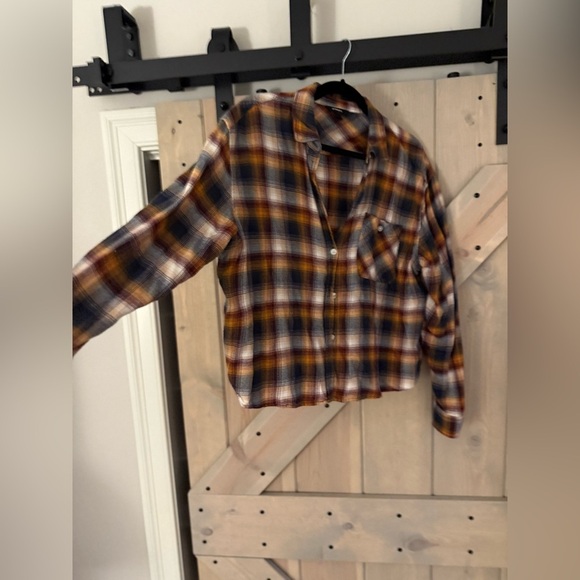 Express Cropped Flannel Button Down - Picture 3 of 6